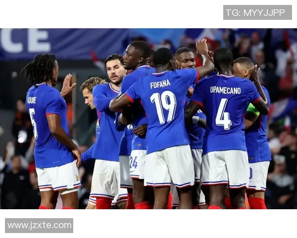 法国足球明星汇聚一堂共同庆祝足球荣耀与友谊的精彩瞬间